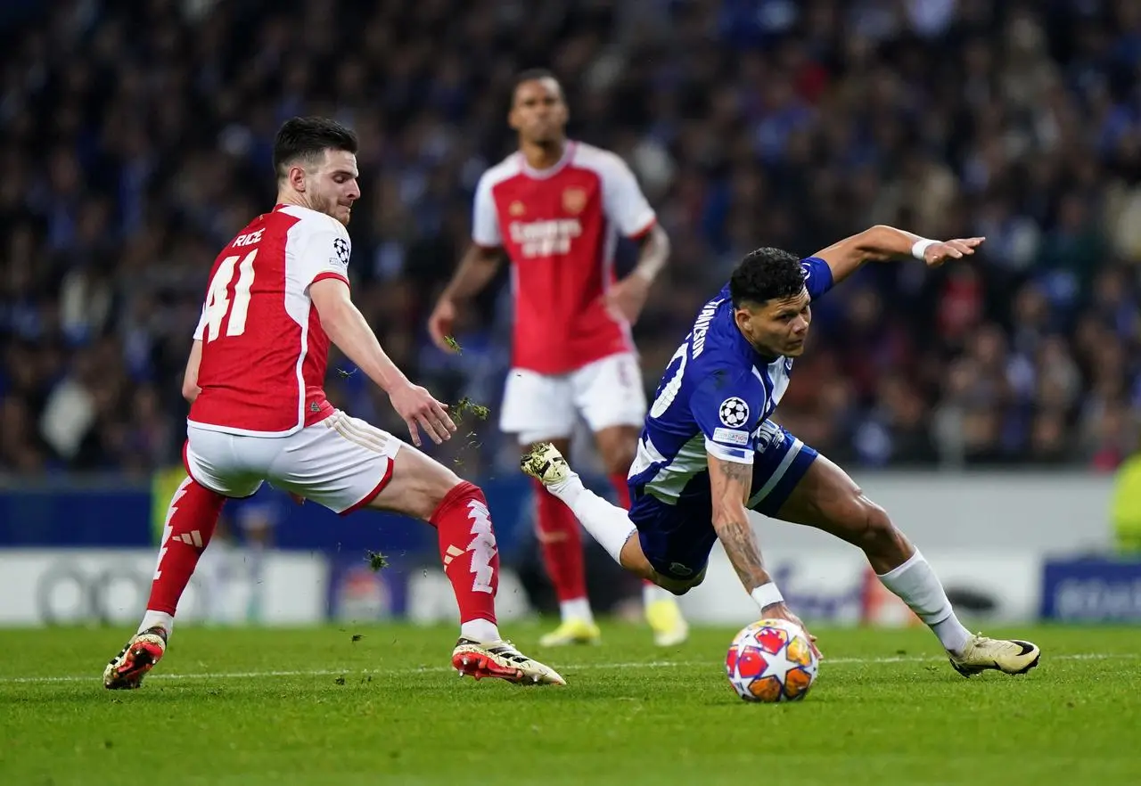 Declan Rice, left, challenges Porto’s Evanilson