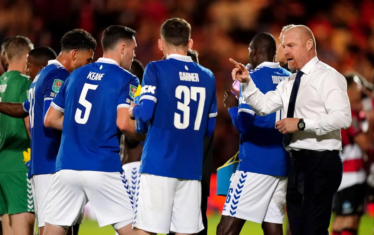 Sean Dyche, right, speaks with his players