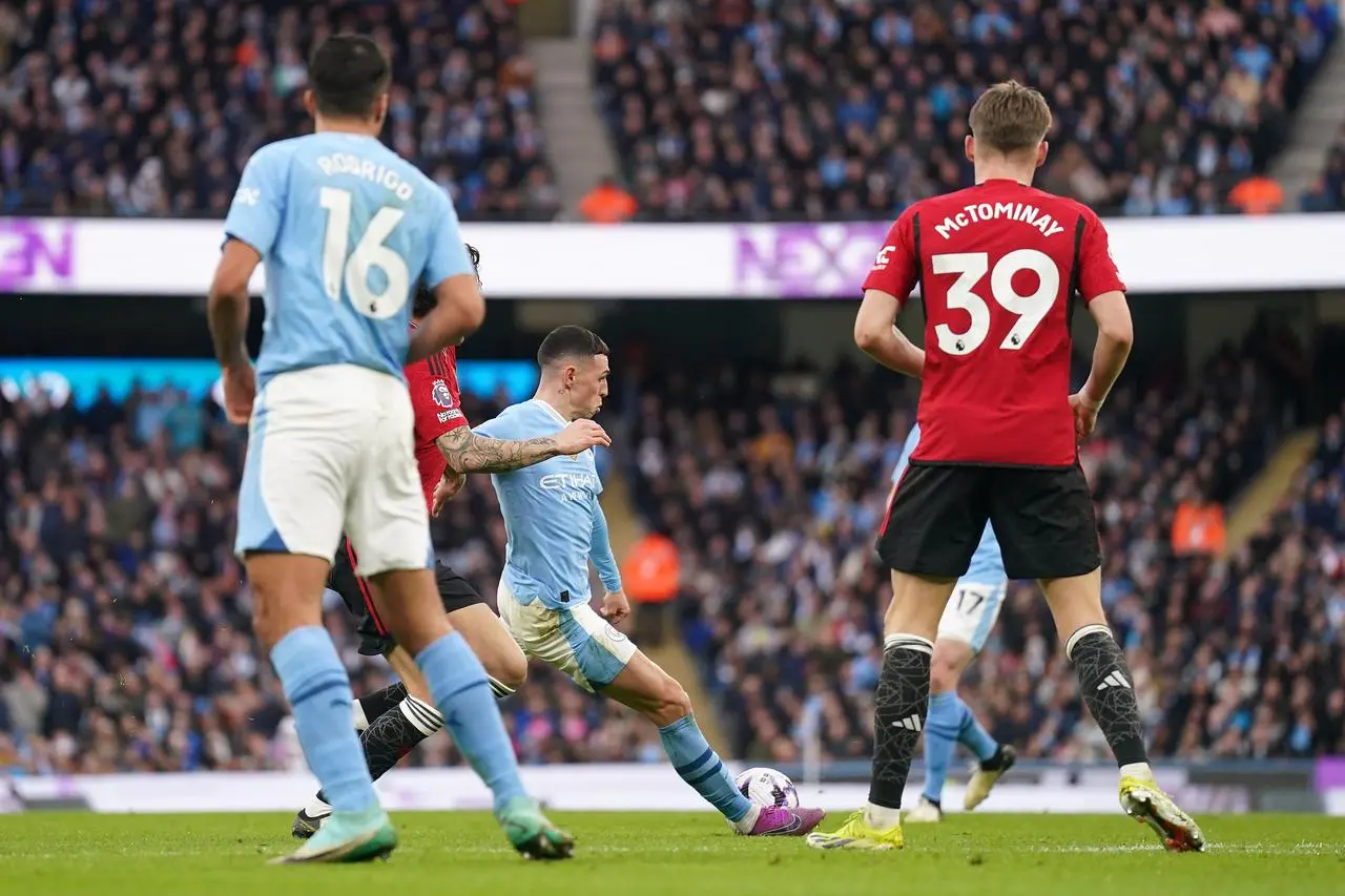 Phil Foden shoots