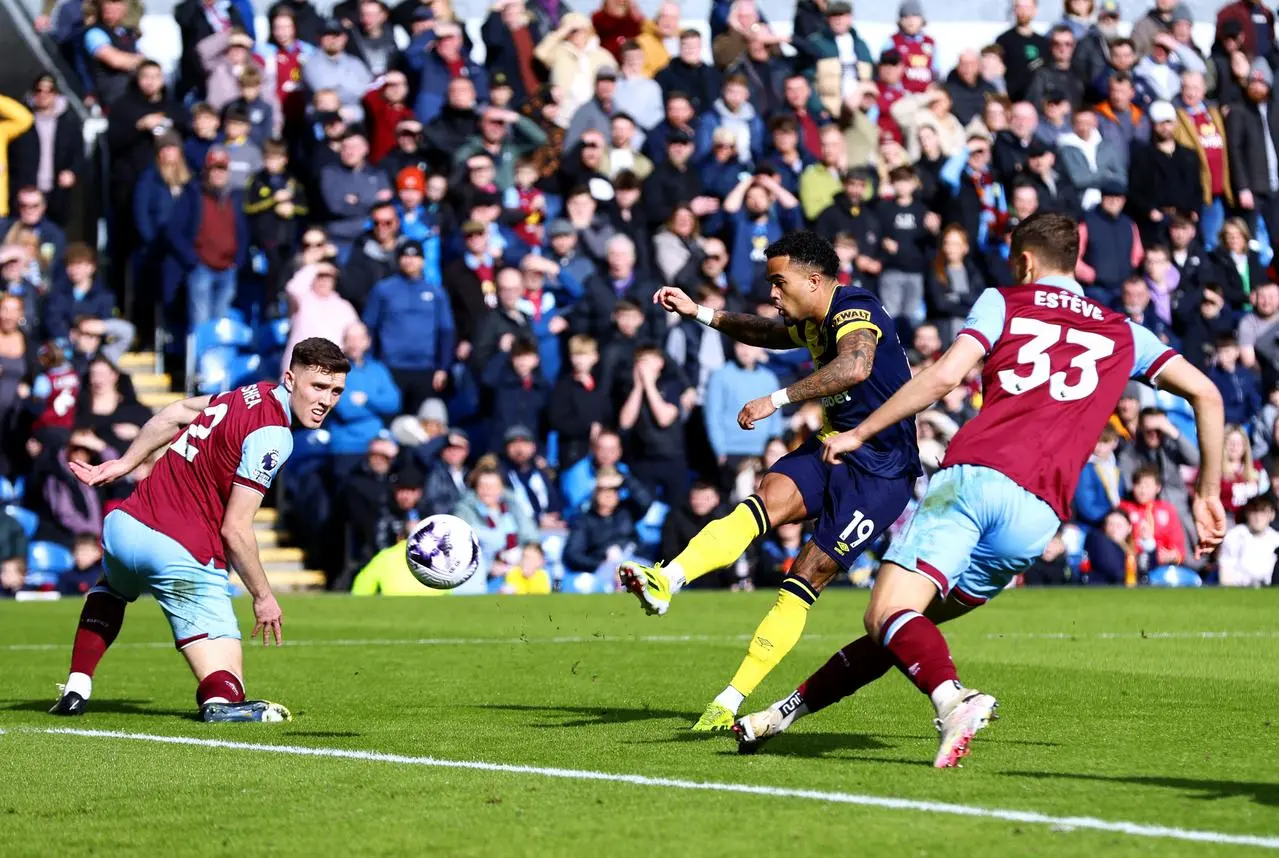 Justin Kluivert scores Bournemouth's opening goal