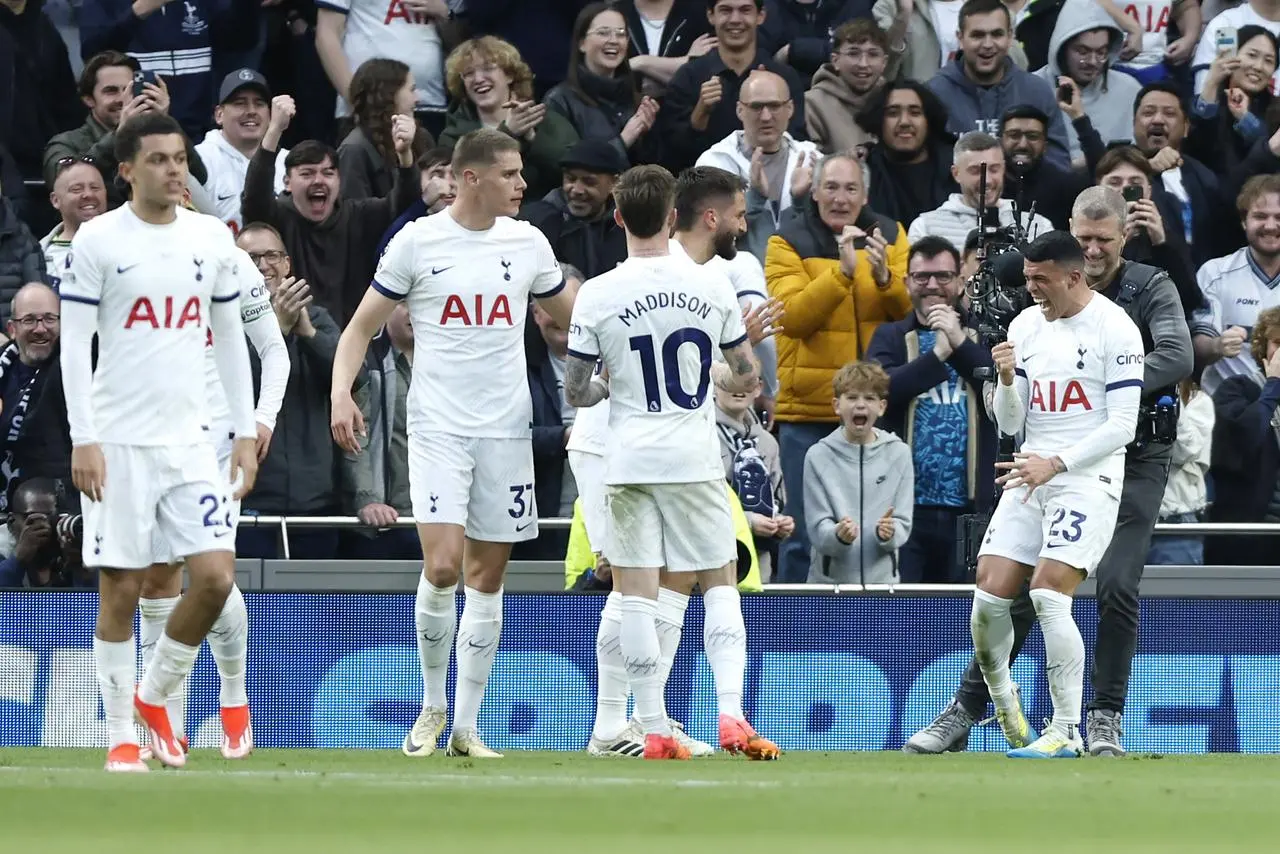 Pedro Porro (right) celebrates his goal 