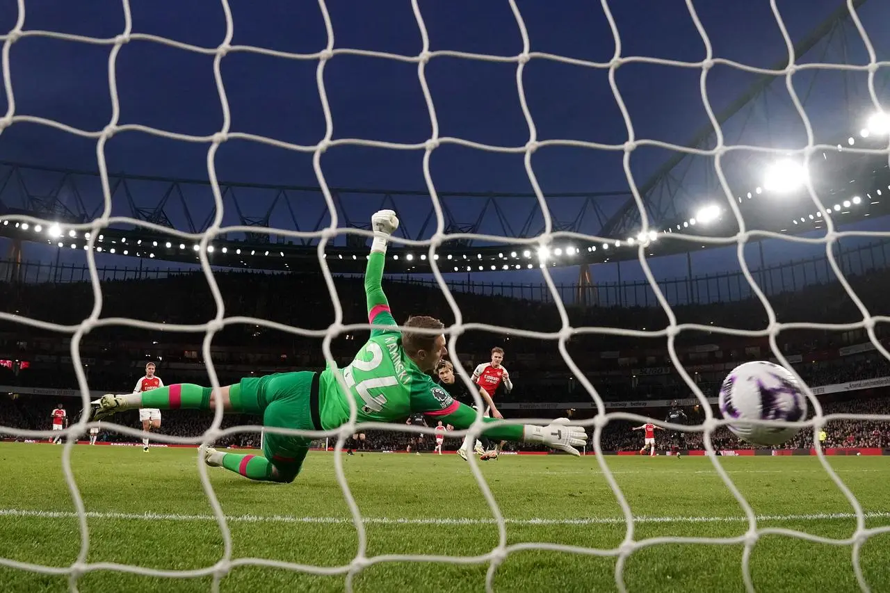 Martin Odegaard scores