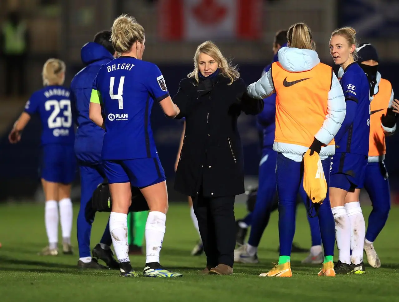 Hayes with her players (Adam Davy/PA)