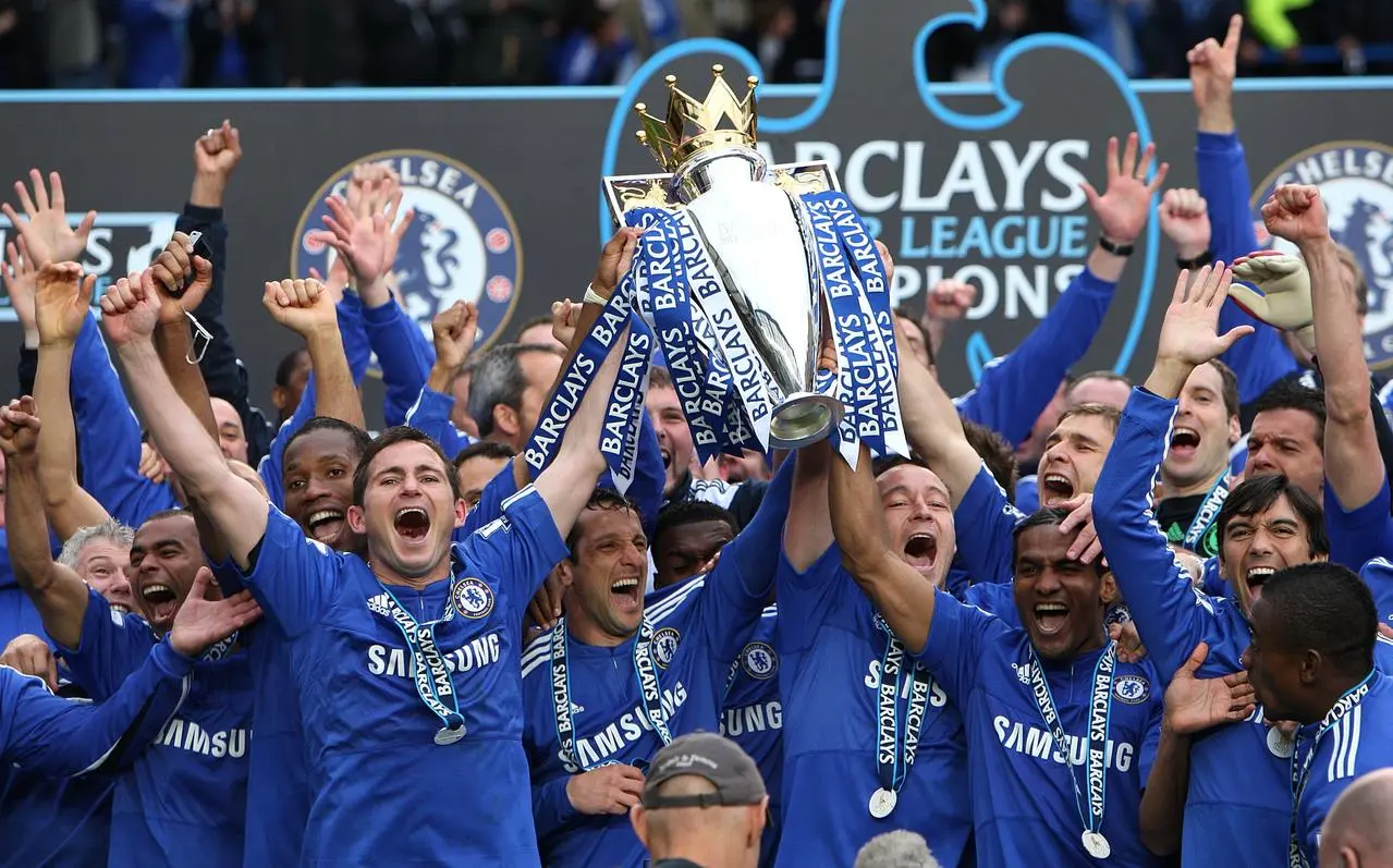 Chelsea’s Frank Lampard and John Terry lift the Premier League trophy
