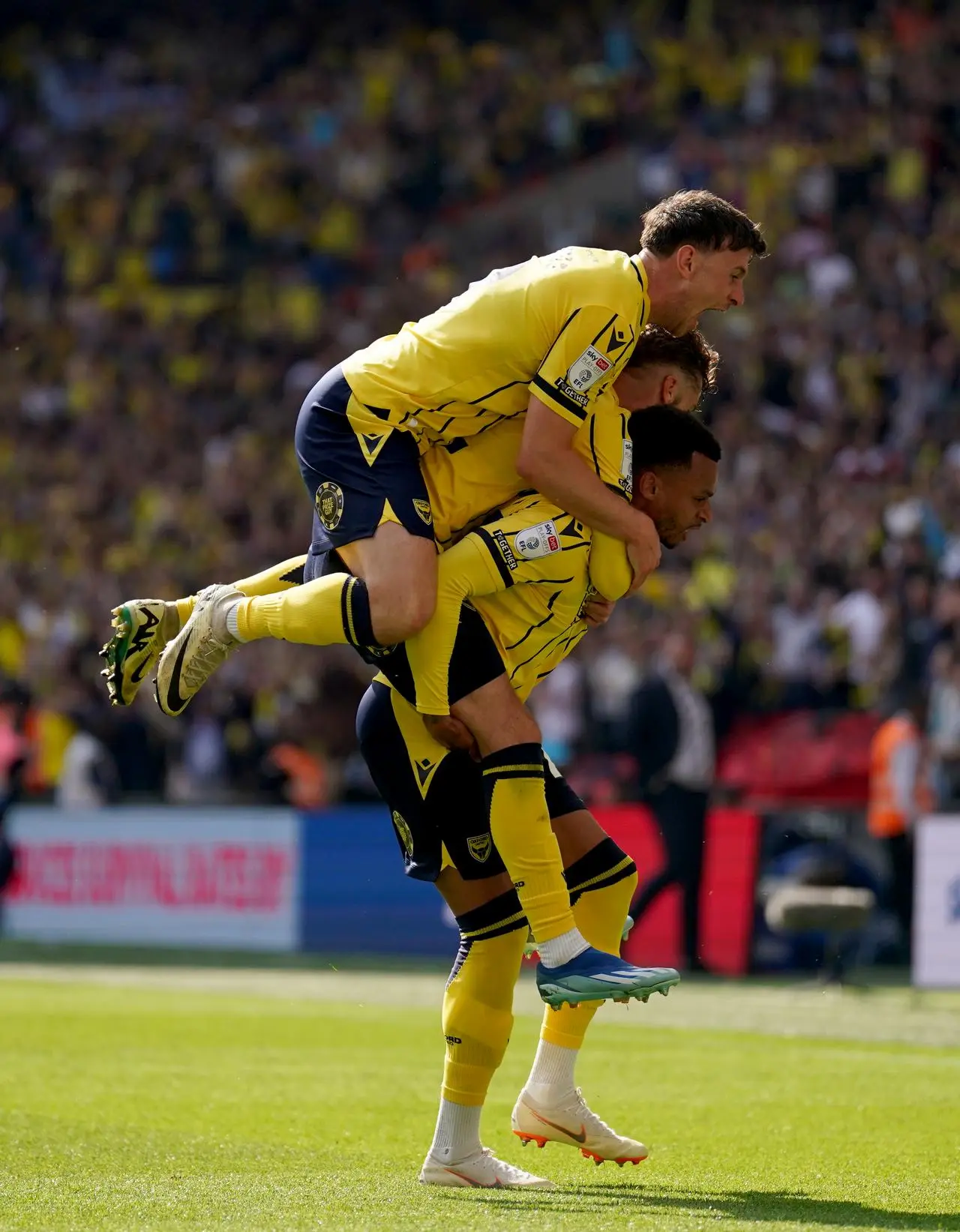 Oxford United’s Josh Murphy (bottom) is congratulated