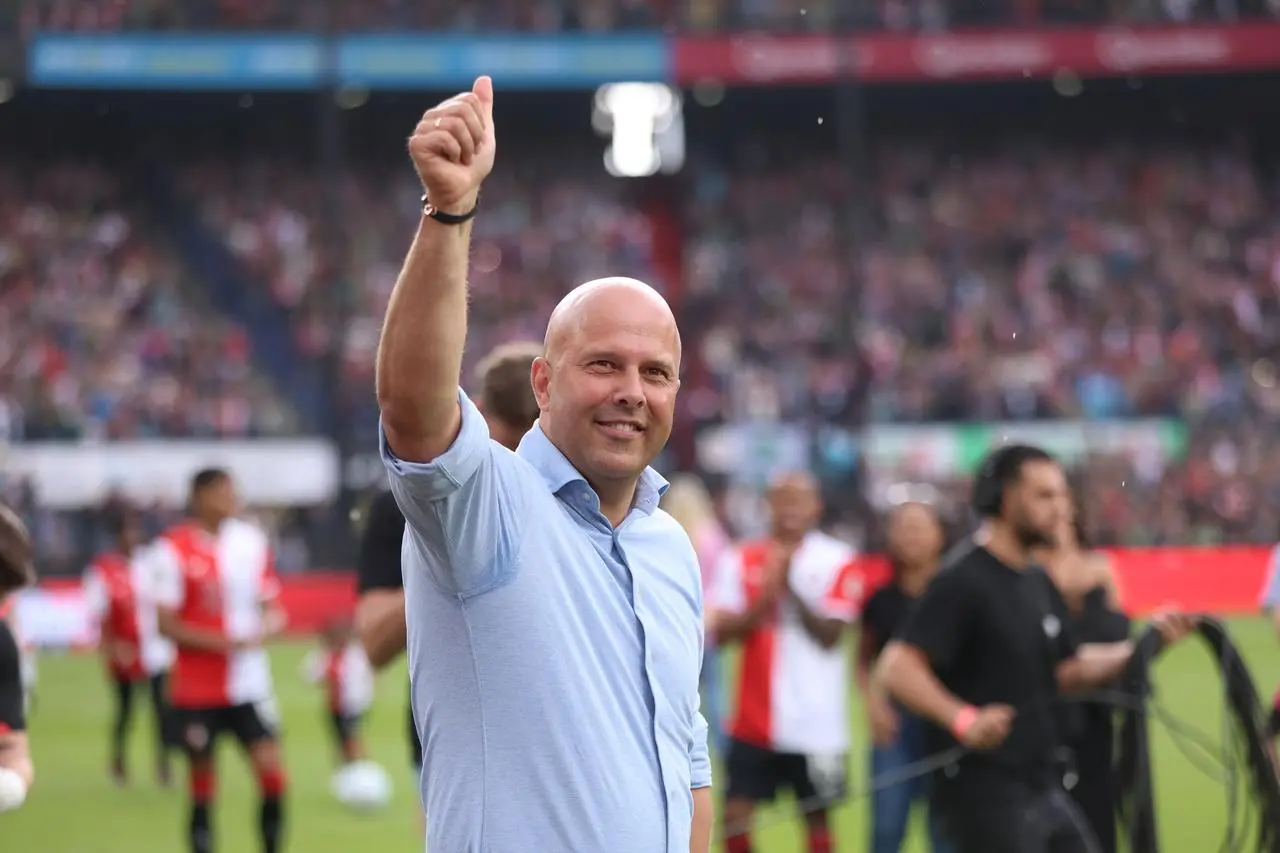Arne Slot waves to Feyenoord fans
