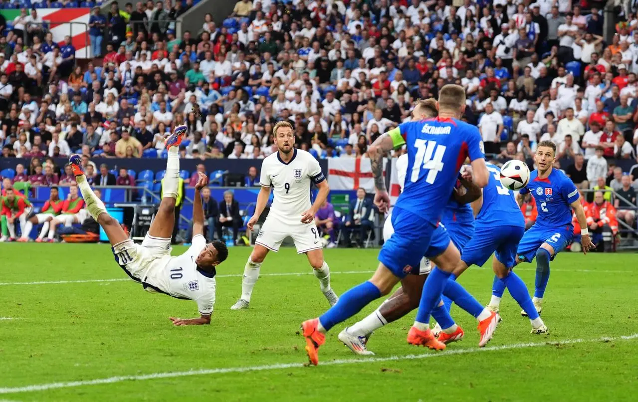 Jude Bellingham scores a brilliant overhead kick for England against Slovakia 