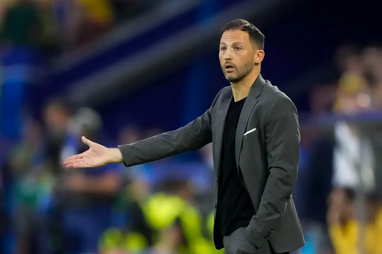 Tedesco gives instructions on the touchline 