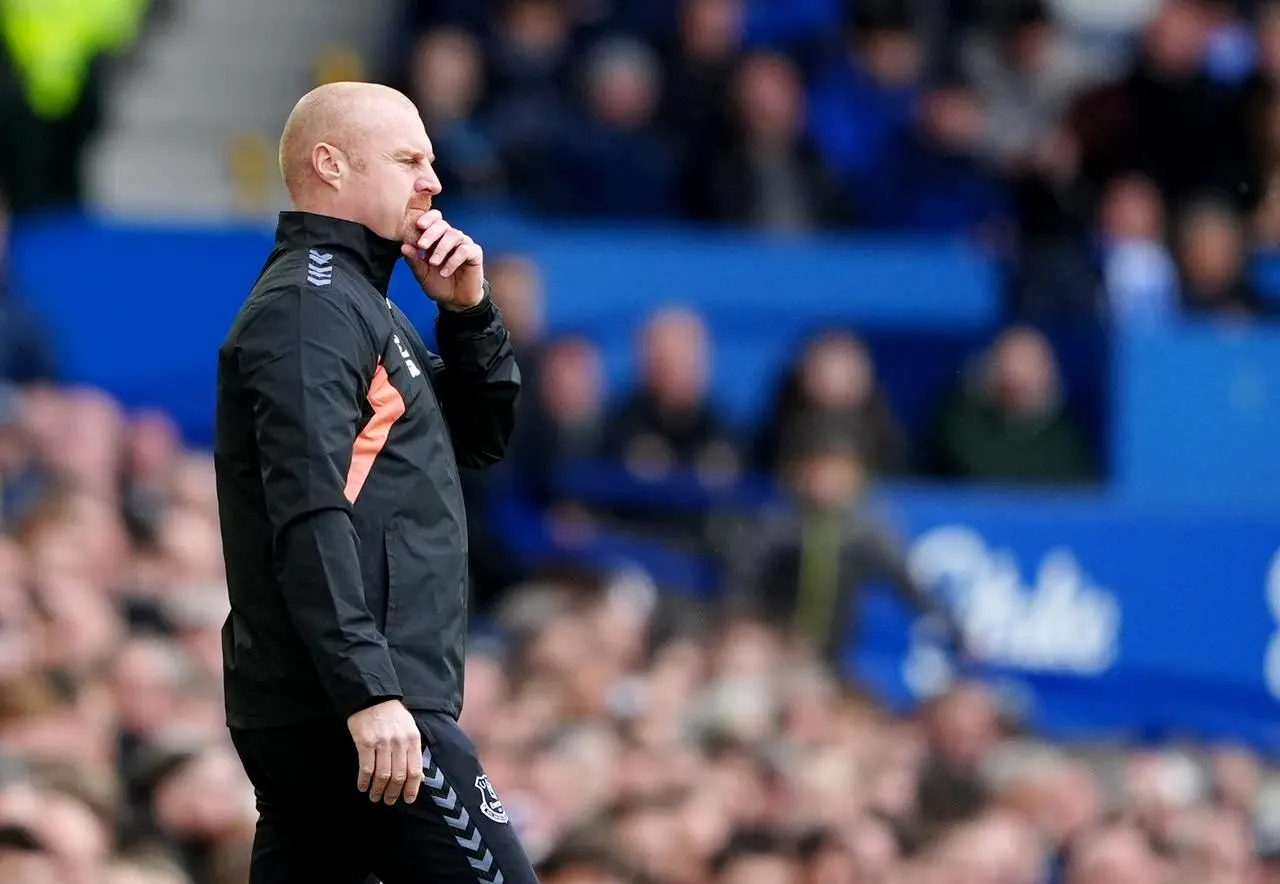 Sean Dyche puts his hand up to his chin on the touchline at Goodison Park