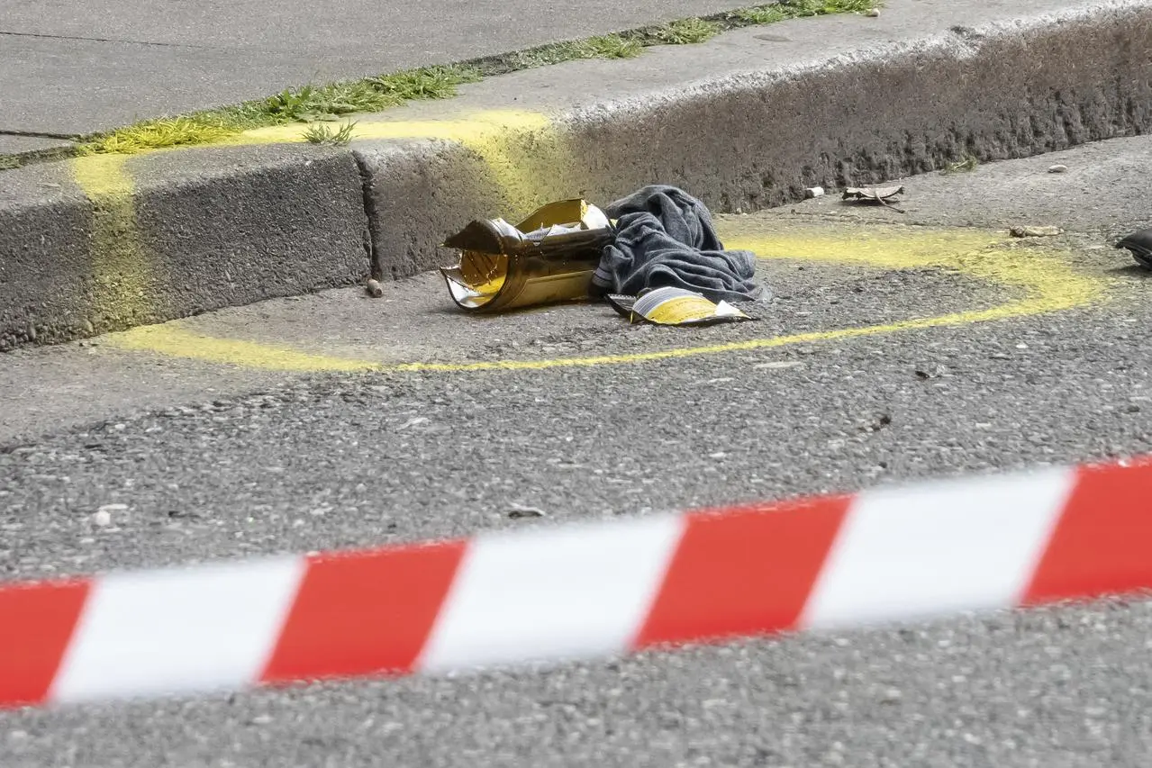 An object marked with a spray circle lies at the scene of an incident in Hamburg  