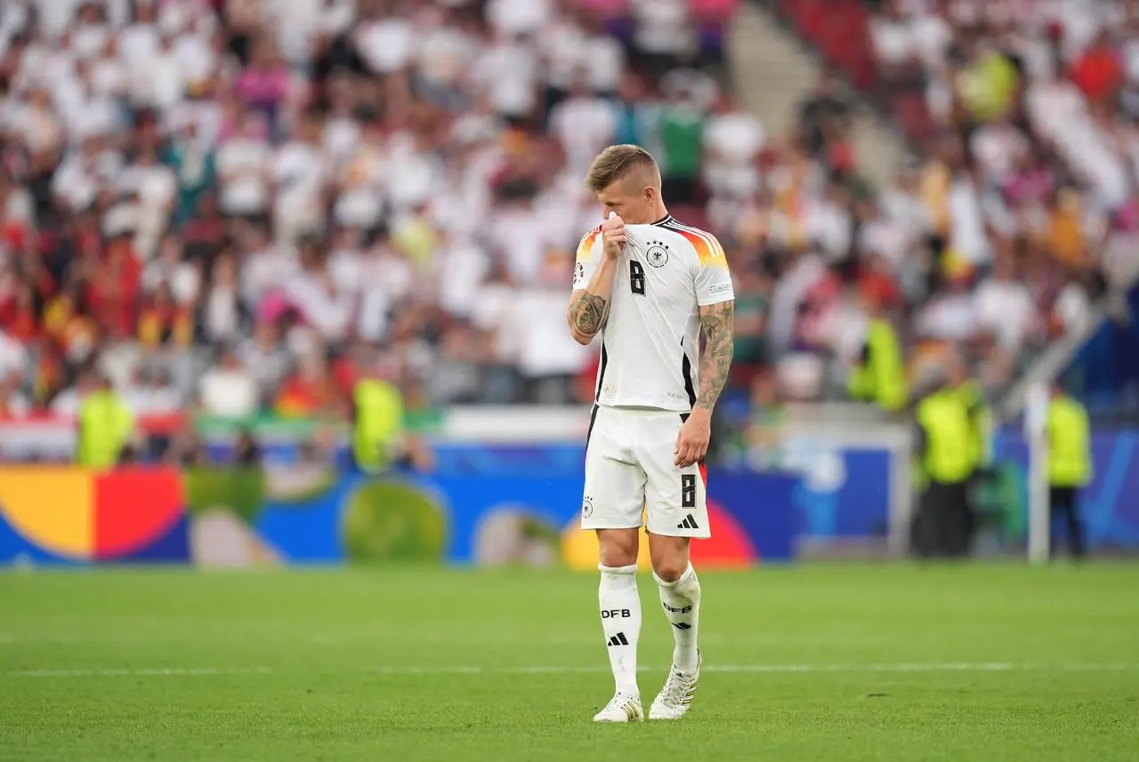 Toni Kroos wipes tears away with his shirt