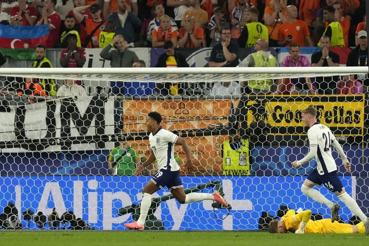 England’s Ollie Watkins celebrates with Cole Palmer (right) after scoring the winner against the Netherlands