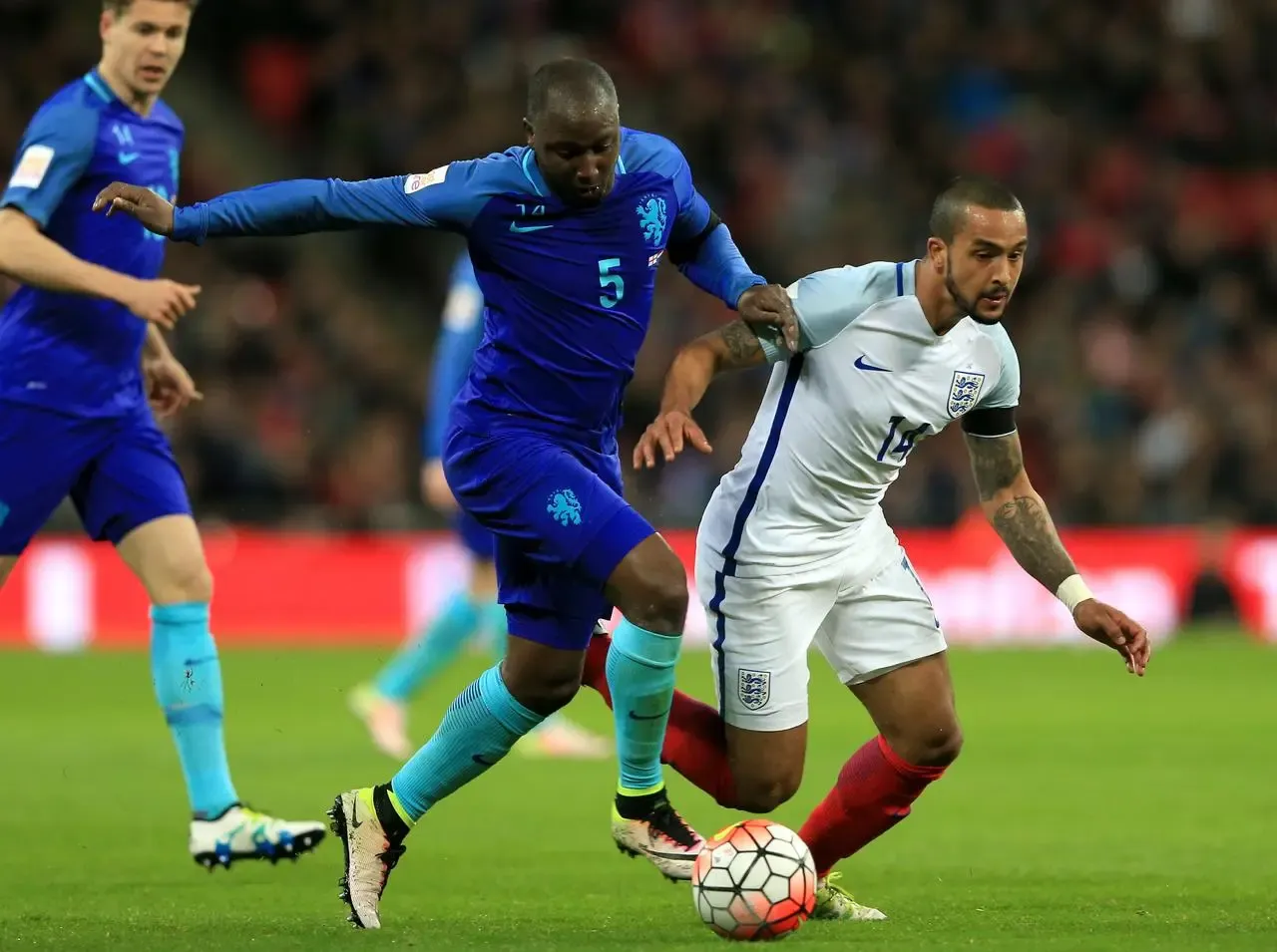 Theo Walcott challenges Jetro Willems for the ball at Wembley 