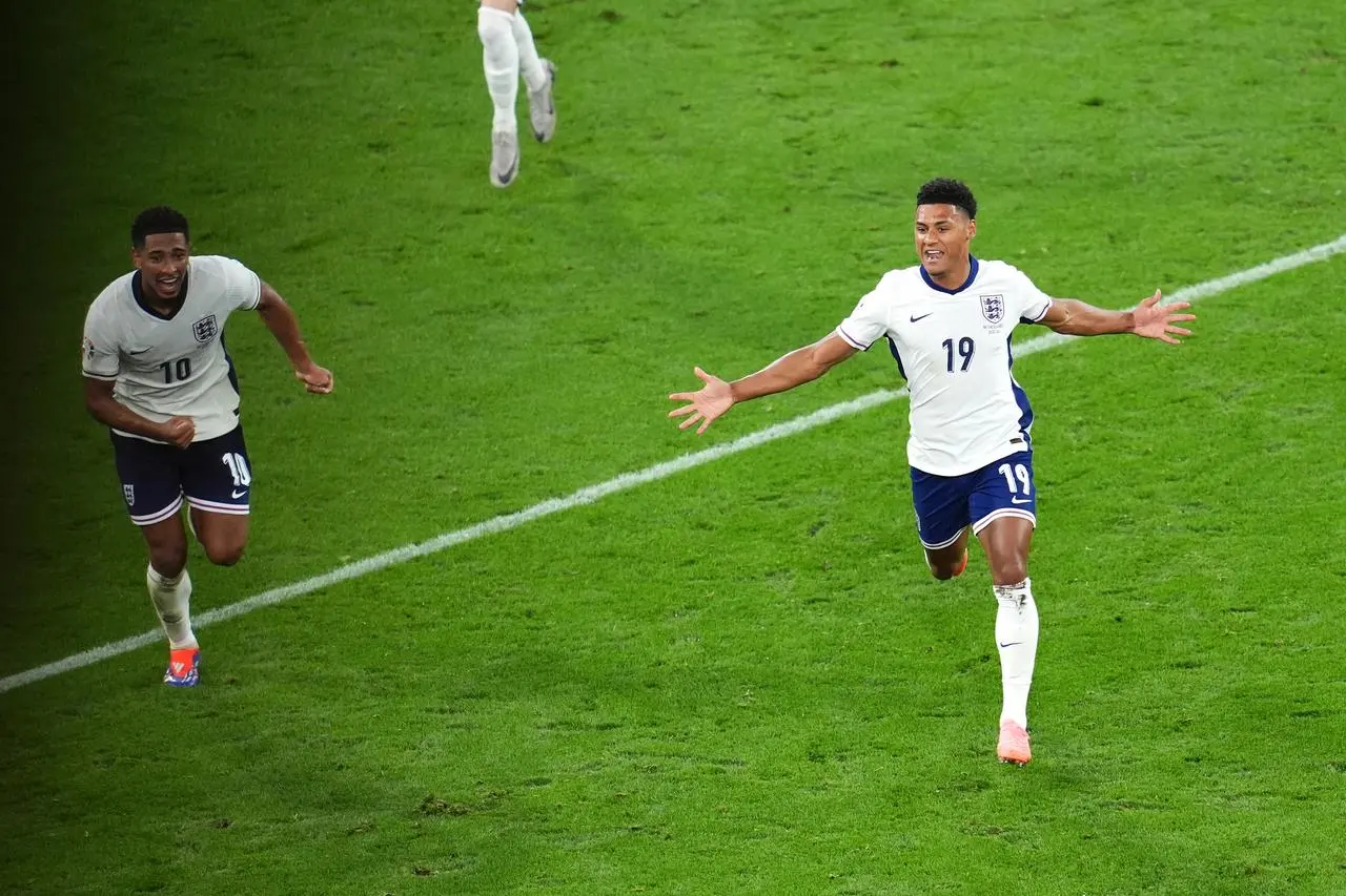 England’s Ollie Watkins (right) celebrates scoring the winning goal with team-mate Jude Bellingham