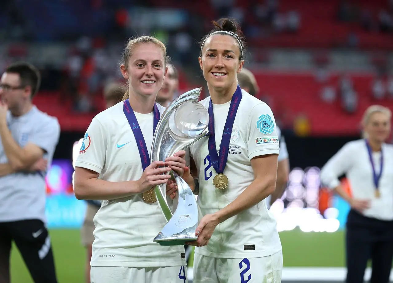 England’s Keira Walsh, left, and Lucy Bronze with the Euro 2022 trophy