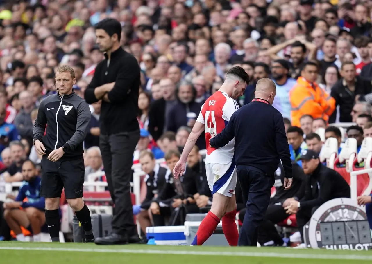 Declan Rice leaves the field