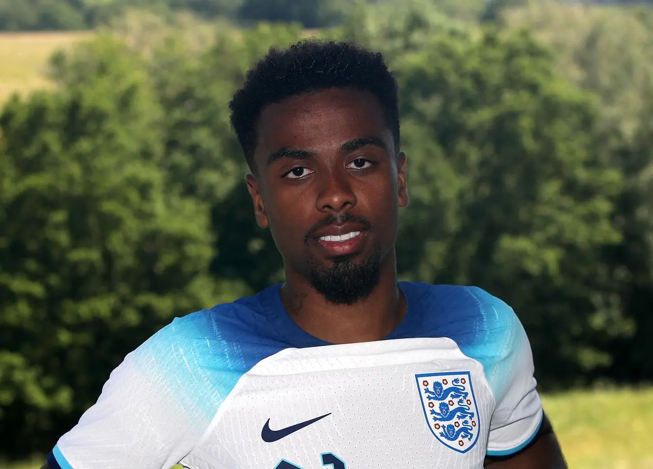 Angel Gomes looking relaxed in an England Under-21 shirt