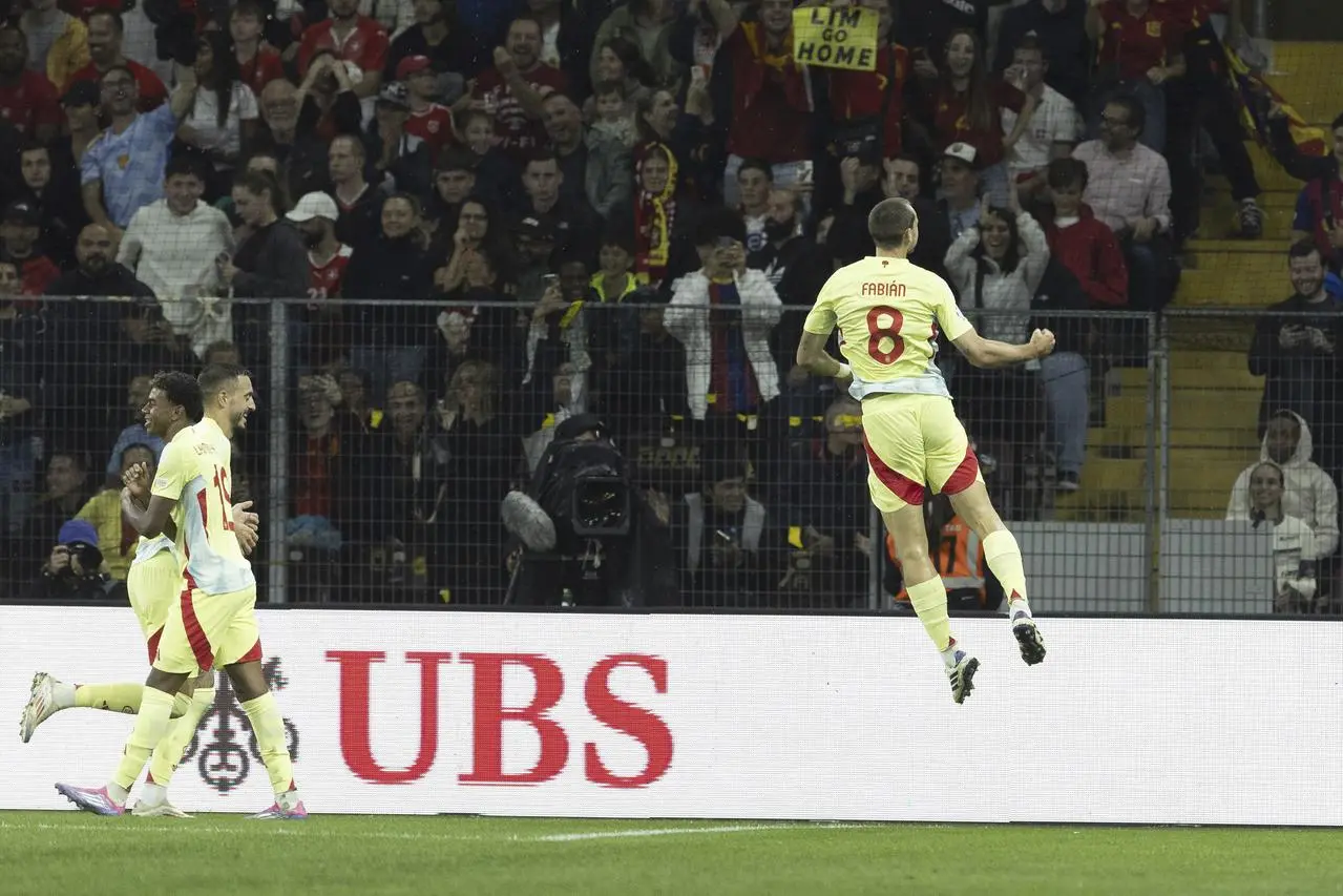 Fabian Ruiz celebrates