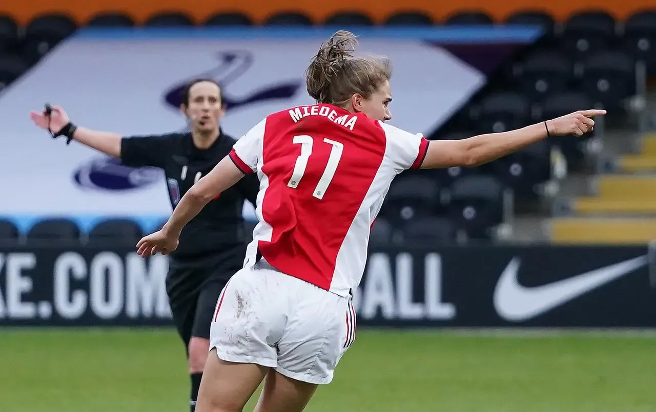 Vivianne Miedema celebrates scoring for Arsenal against Tottenham