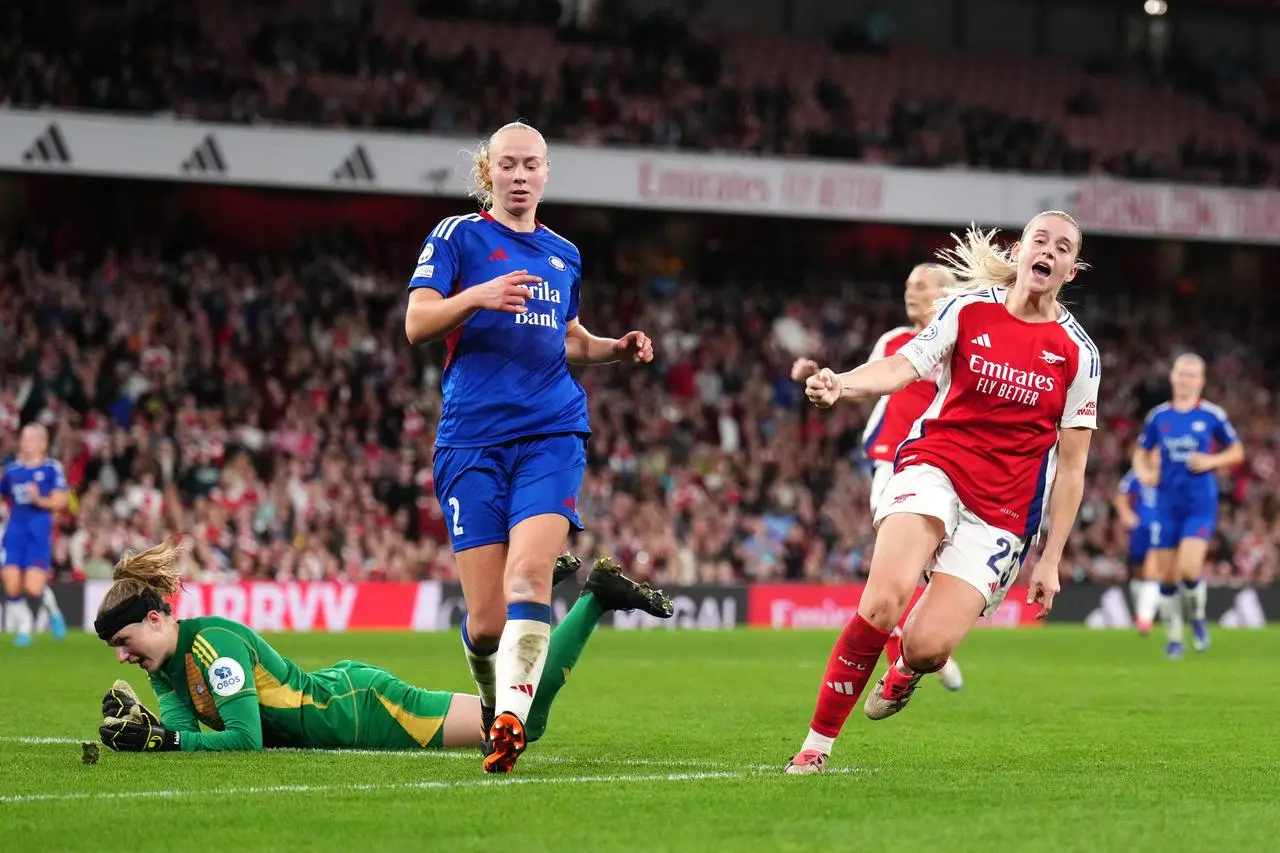 Alessia Russo celebrates scoring Arsenal's fourth goal in injury-time