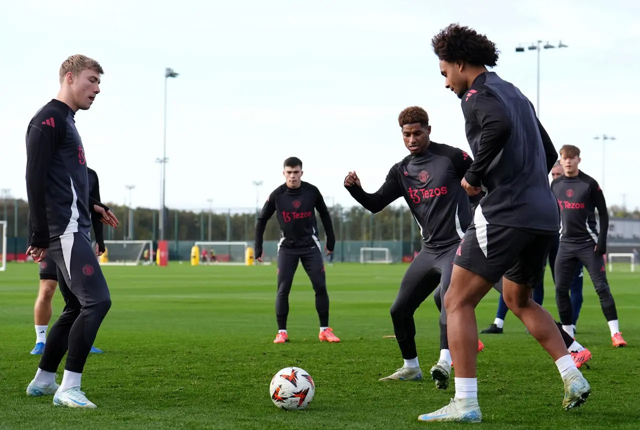 Marcus Rashford chases the ball as Joshua Zirkzee and Rasmus Hjlund pass to one another in a training drill