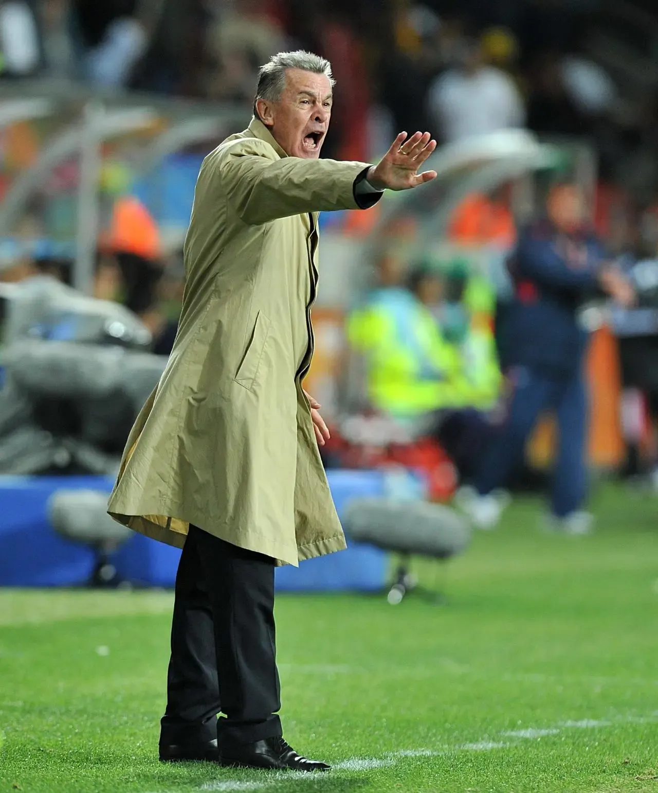 Hitzfeld shouting instructions on the sideline