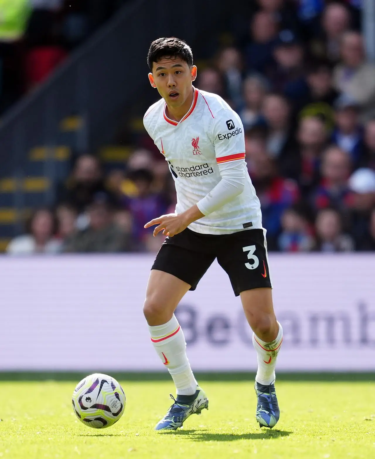 Wataru Endo walks on the pitch