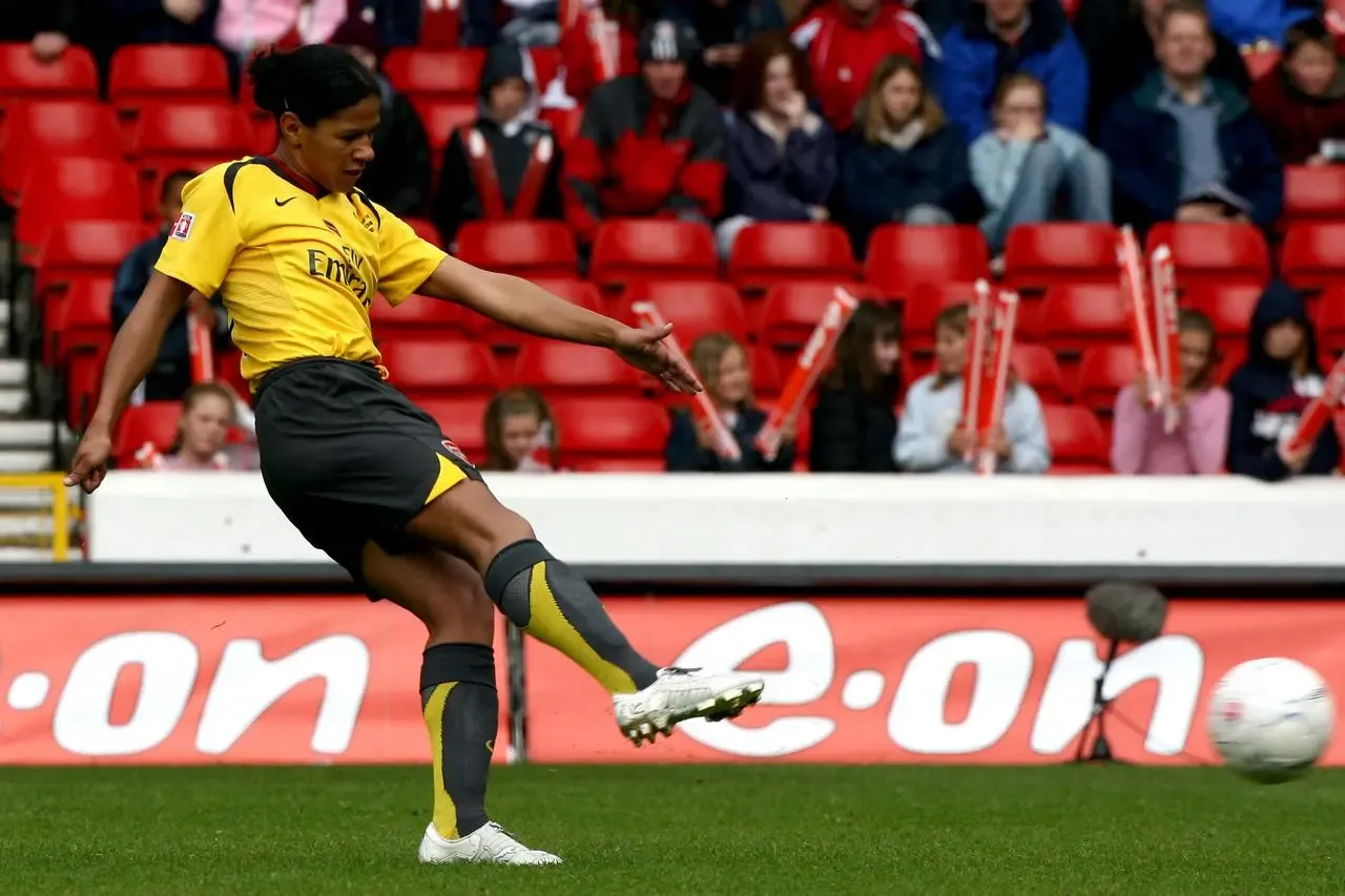 Mary Phillip in action for Arsenal