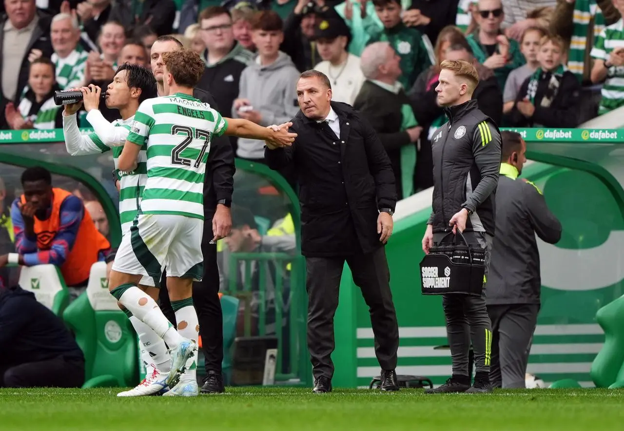 Brendan Rodgers shakes the hand of Arne Engels