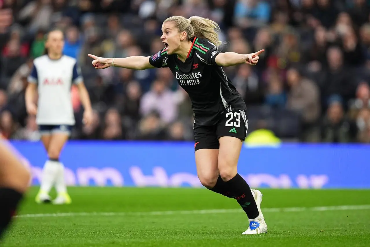 Alessia Russo celebrating her goal