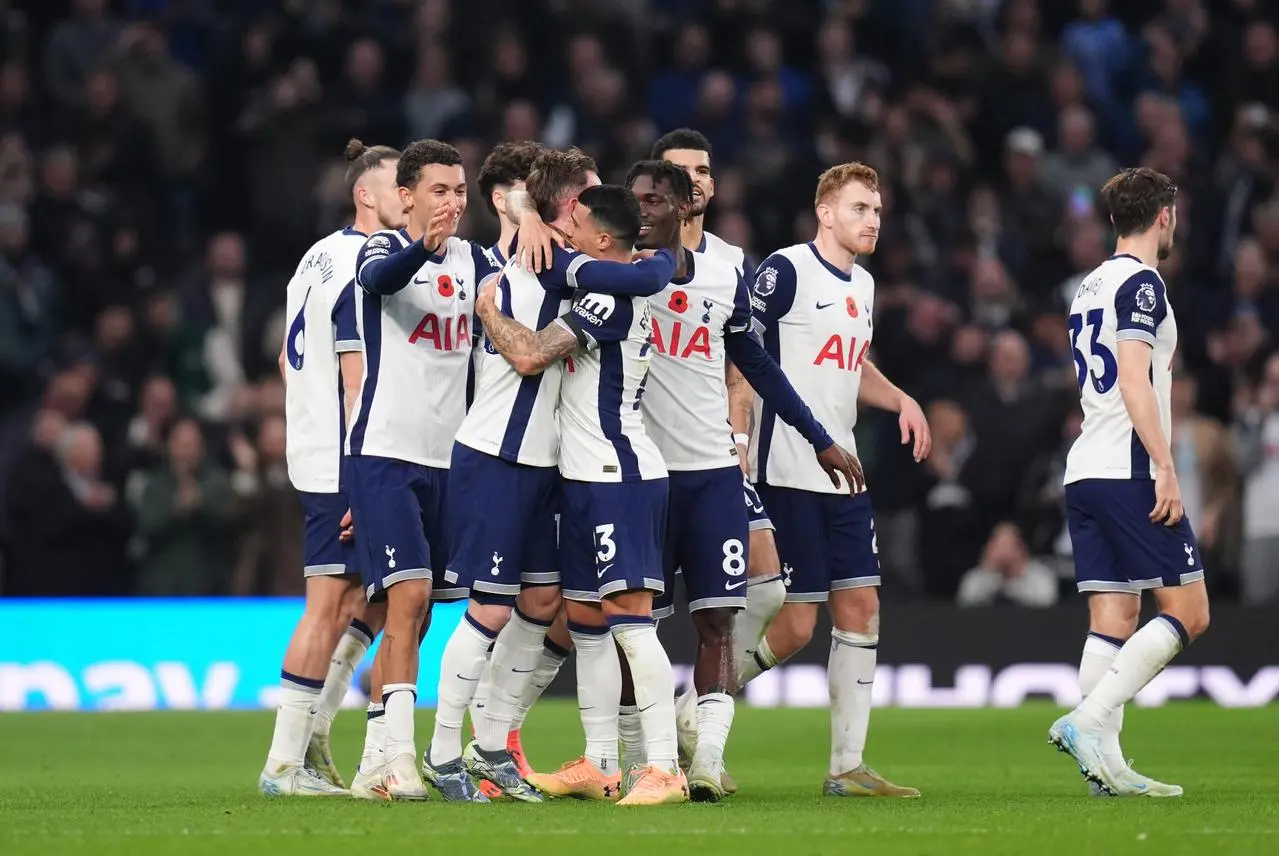 Spurs players celebrate their fourth goal 