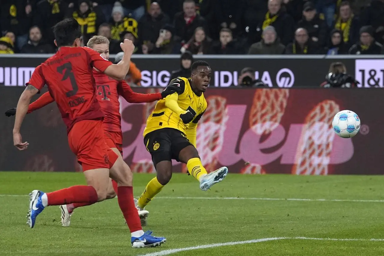 Borussia Dortmund’s Jamie Gittens scores the opening goal against Bayern Munich