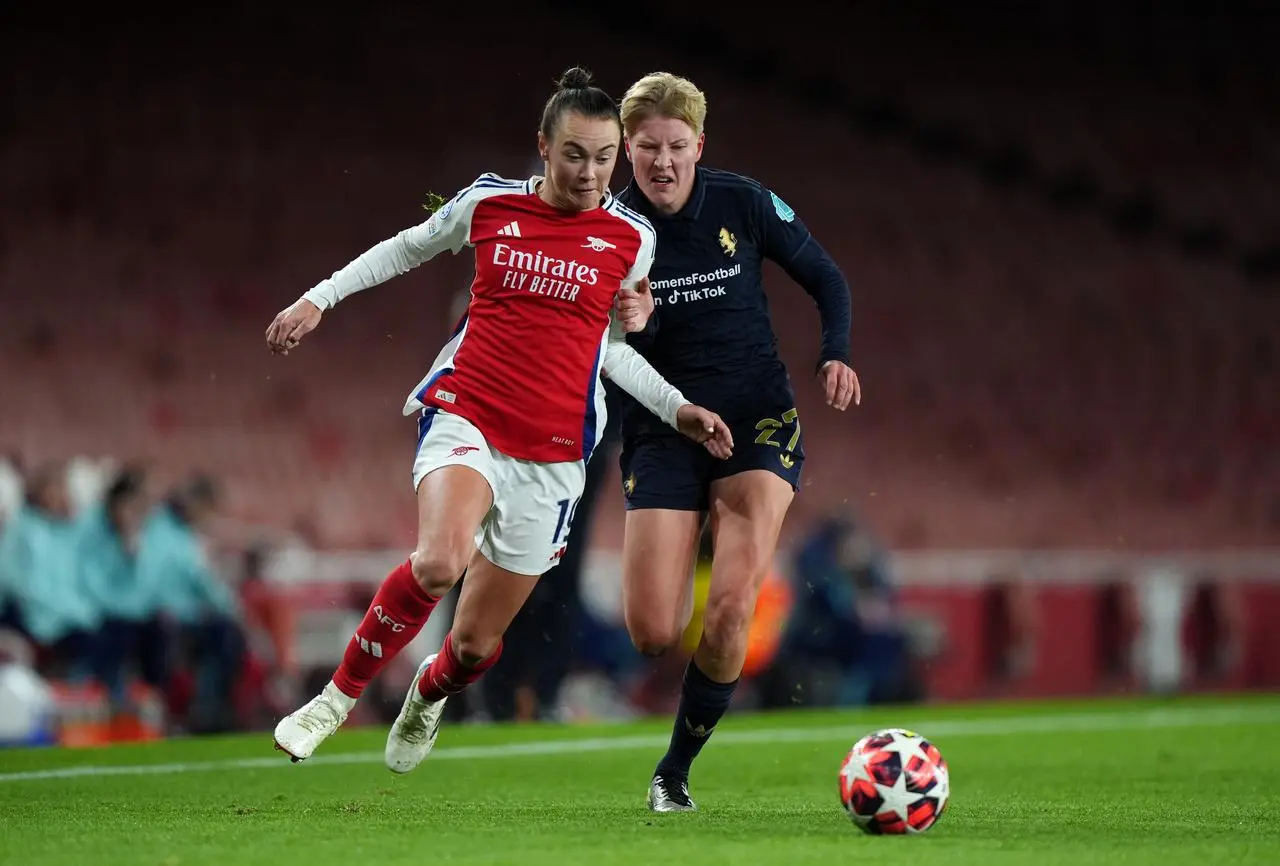 Arsenal’s Caitlin Foord (left) and Juventus’ Paulina Krumbiegel battle for the ball