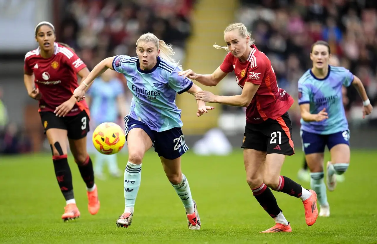 Alessia Russo battling for the ball