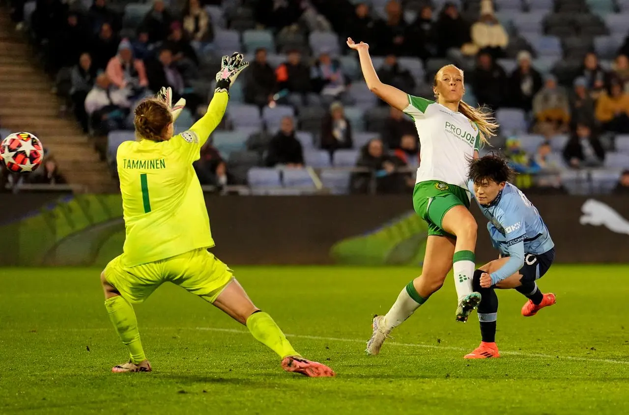 Aoba Fujino scores City's second