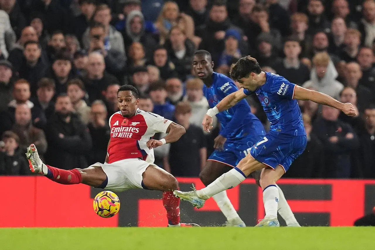 Pedro Neto scoring for Chelsea 