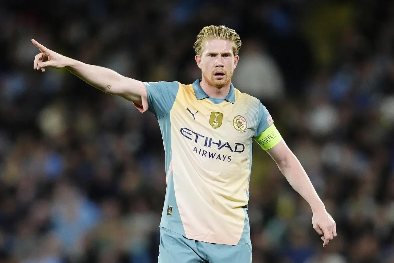 Manchester City’s Kevin De Bruyne points during a match