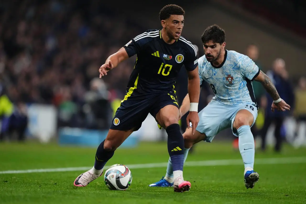 Che Adams shields the ball