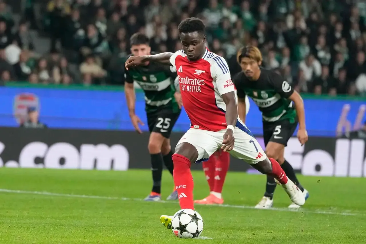 Bukayo Saka scores a penalty with his left foot