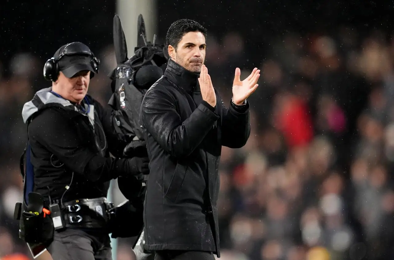 Arsenal manager Mikel Arteta applauds fans