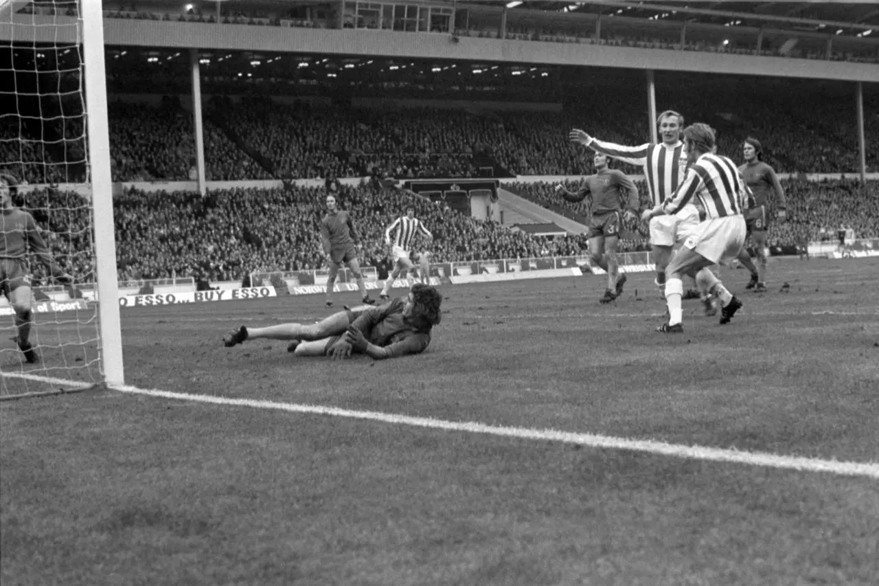 George Eastham (second r) scores Stoke's winner in the League Cup final against Chelsea