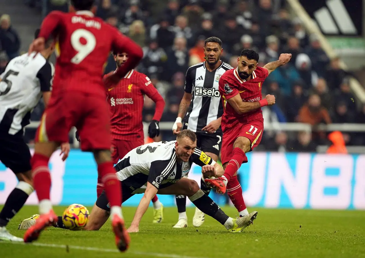 Mohamed Salah shots and scores Liverpool's third goal