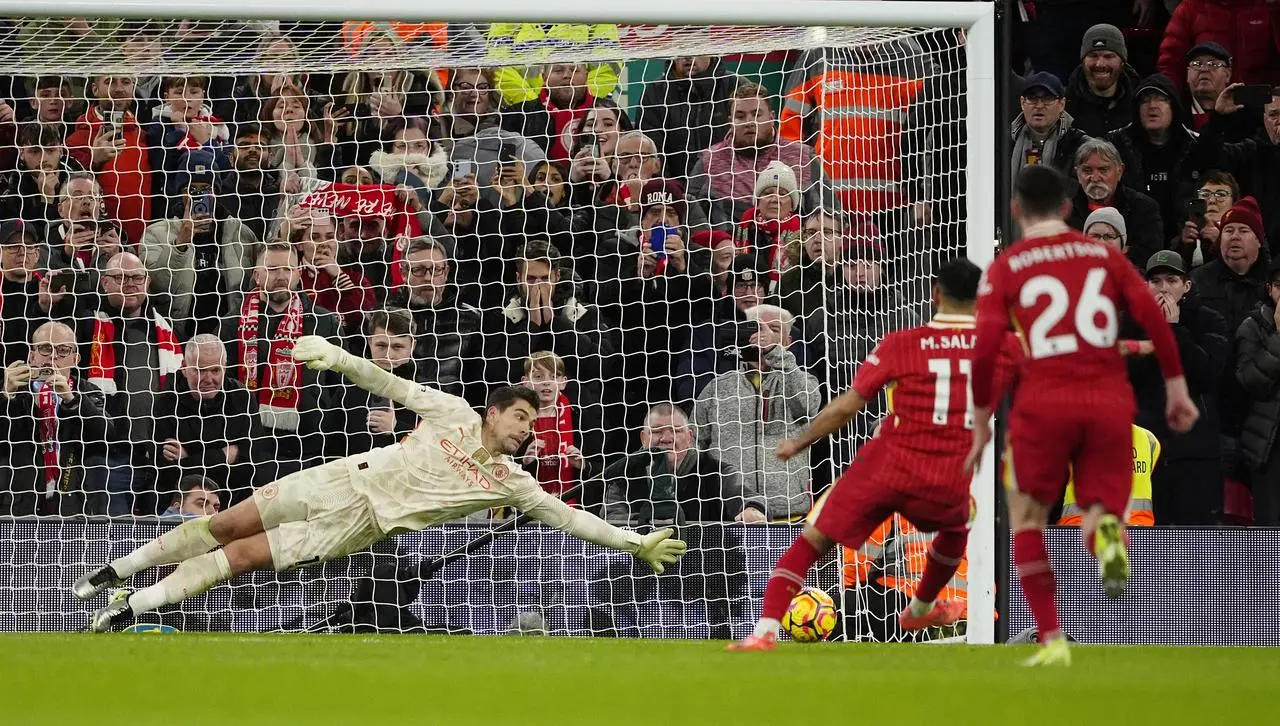 Mohamed Salah strikes a penalty with his left foot low into the bottom corner