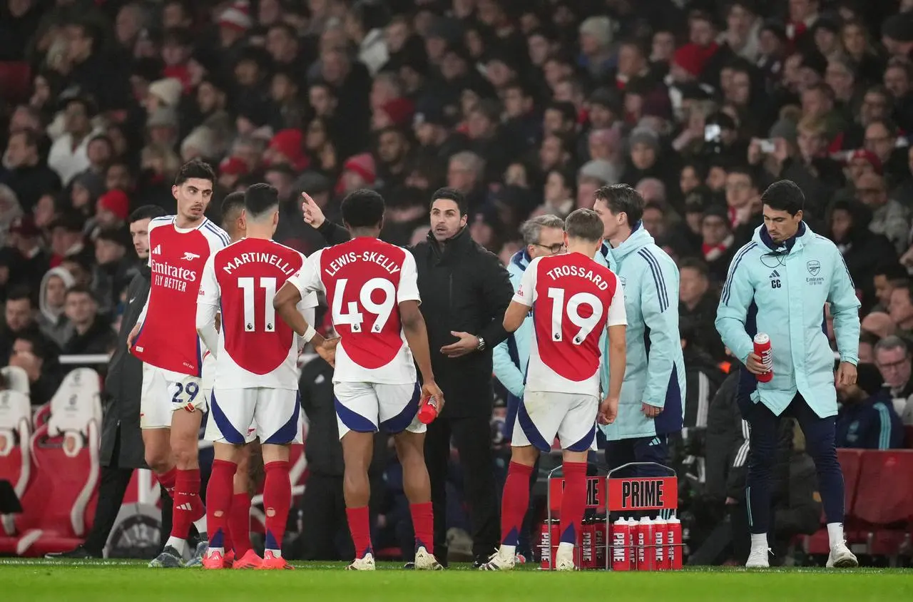 Arsenal manager Mikel Arteta gives intructions to his players during the Premier League match against Ipswich