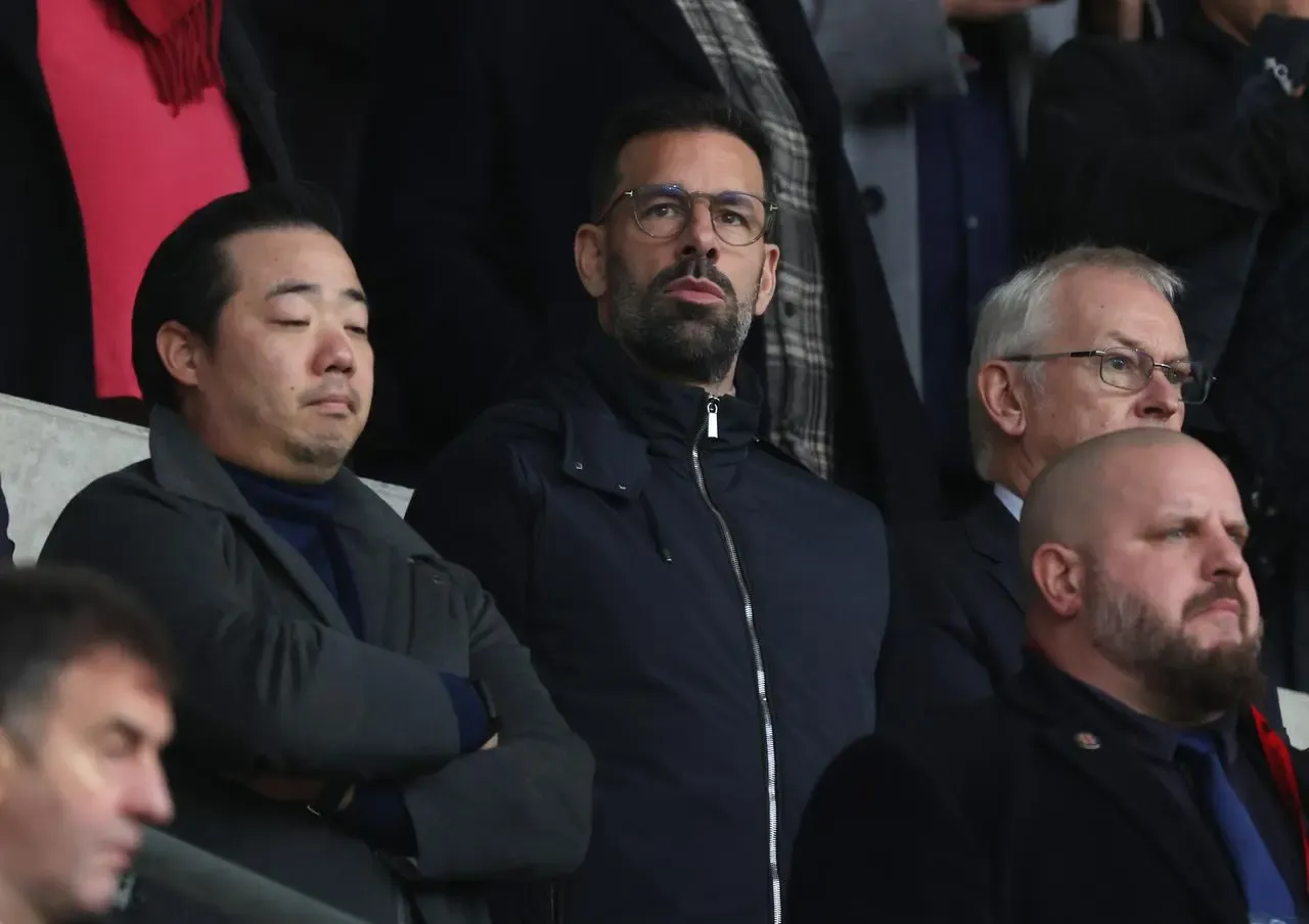 Leicester manager Ruud van Nistelrooy, centre, with chairman Aiyawatt Srivaddhanaprabha at their game against Brentford