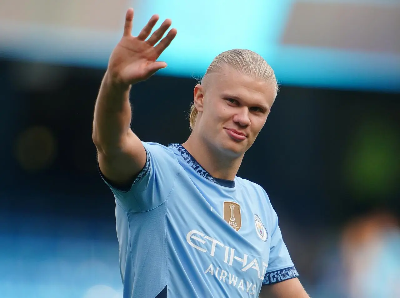 Erling Haaland waves to the crowd