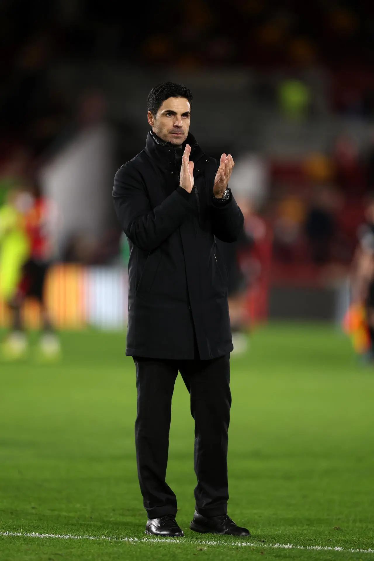 Mikel Arteta applauds