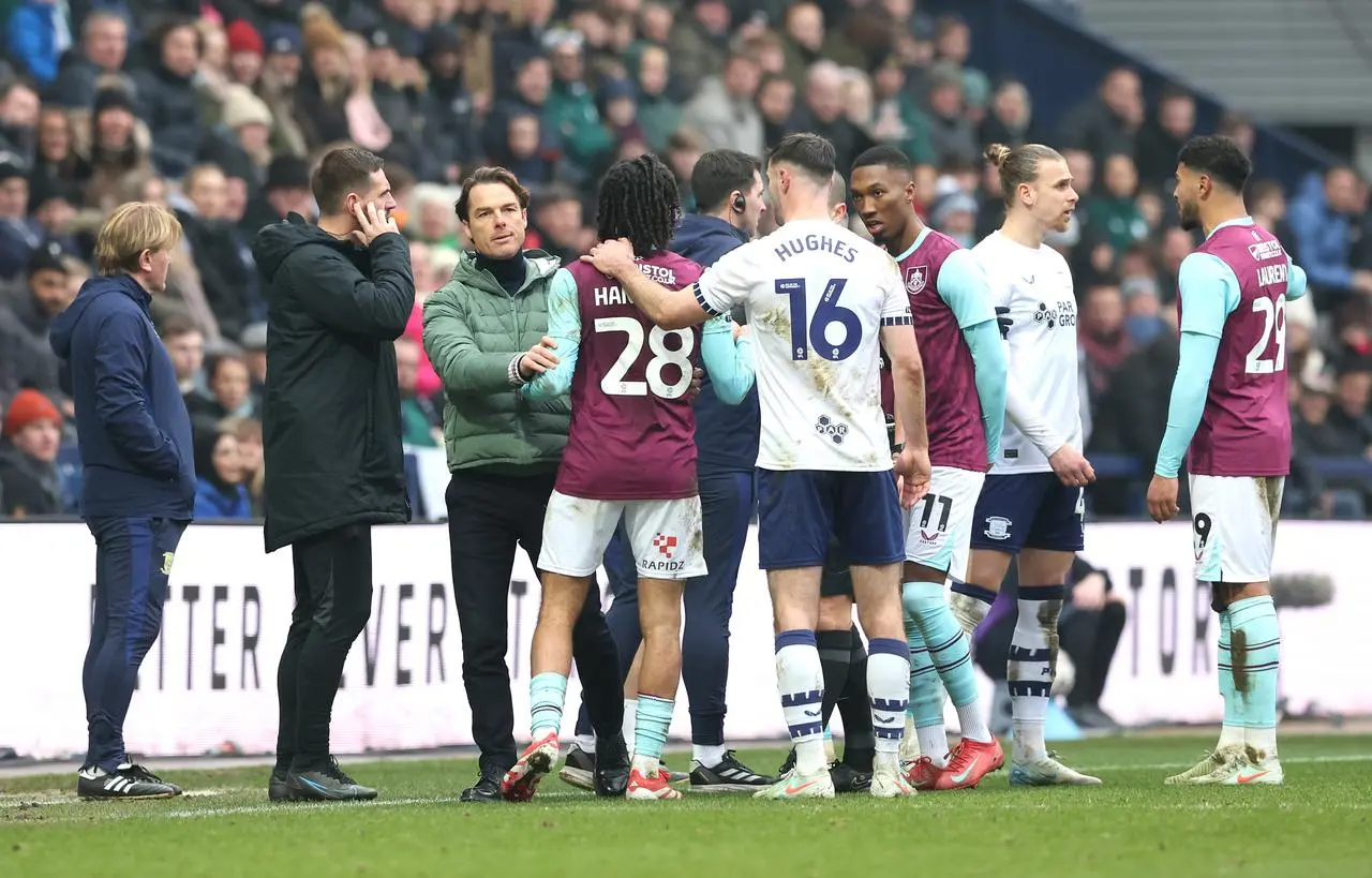 Scott Parker speaks with Hannibal Mejbri