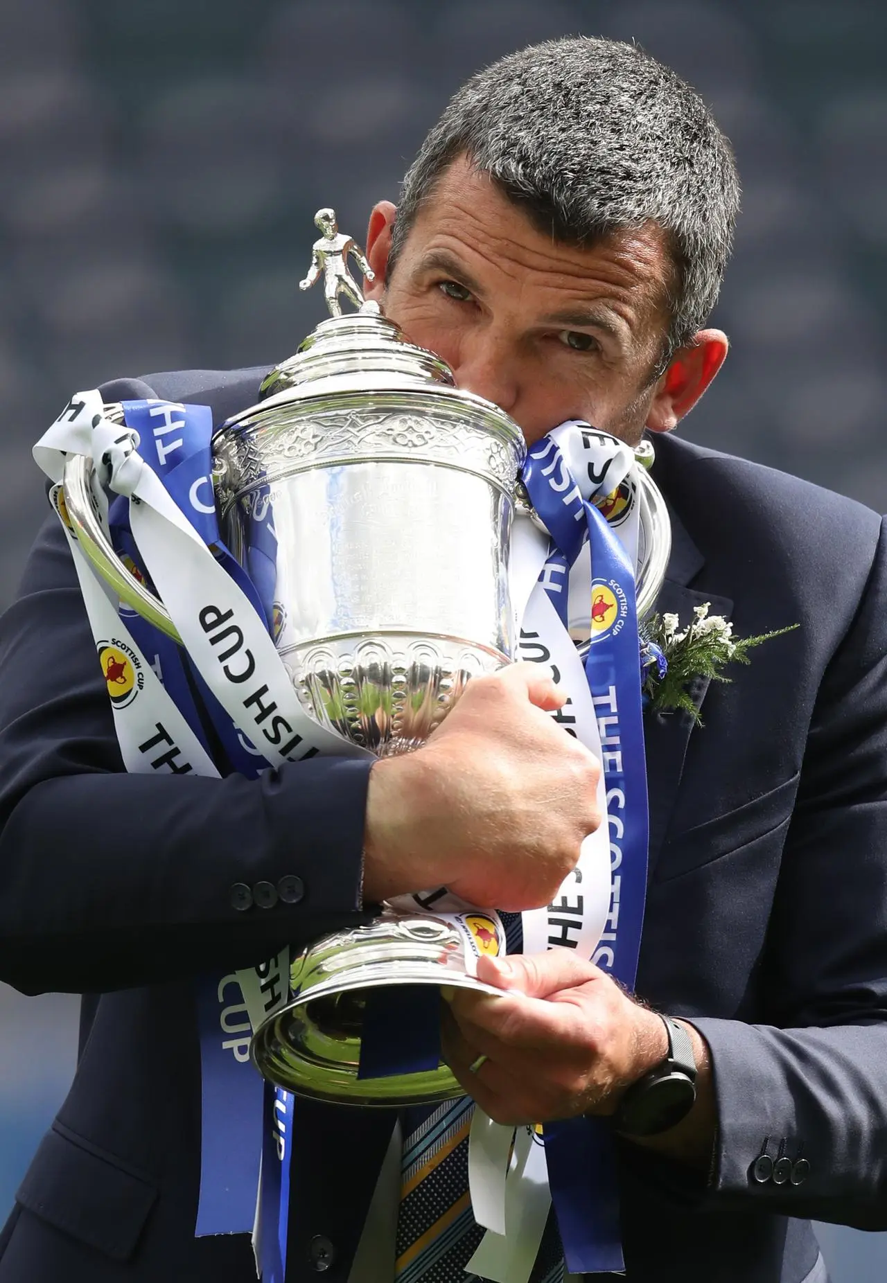 Callum Davidson kisses the Scottish Cup after St Johnstone's win in 2021