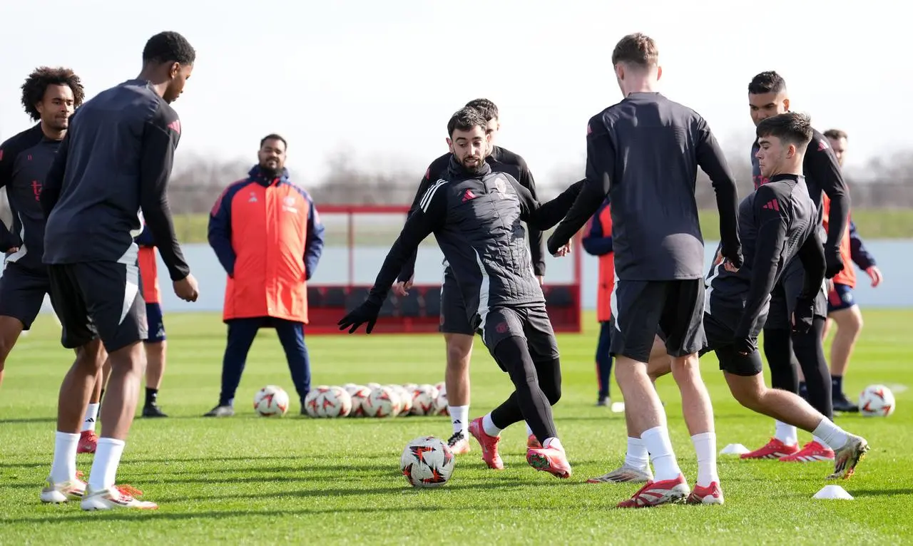 Manchester United players training